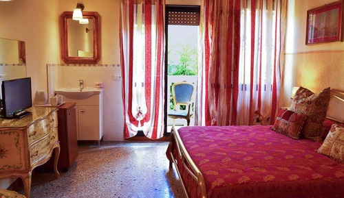 Double Room Shared Toilet