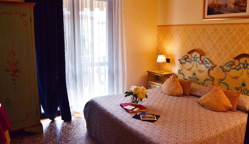 Double Room (Private External Bathroom)