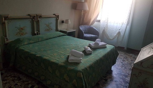 Standard Double Room, Shared Bathroom