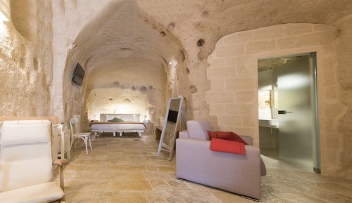 Deluxe Suite (Cave)