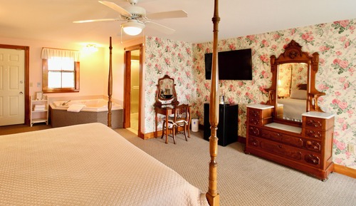 Room, 1 King Bed, Non Smoking, Garden View