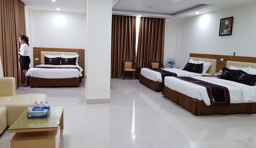 Connecting Room 1