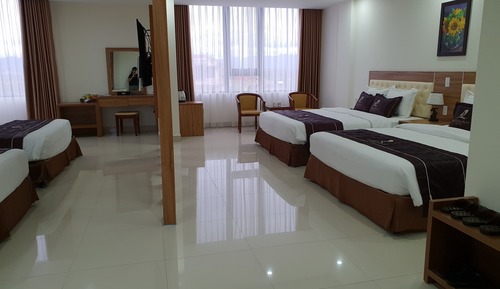 Connecting Room 2