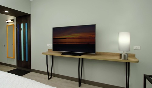 Room, 1 King Bed, Accessible (Hearing)