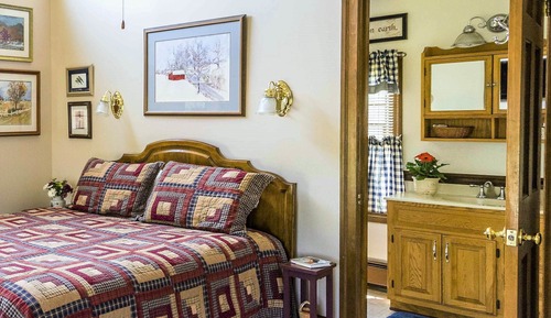 Room, Private Bathroom (Bluebird Room)