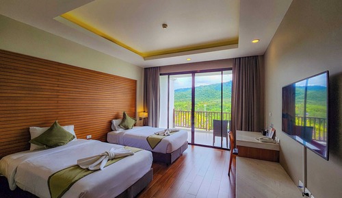 Deluxe Mountain Twin Beds (No Bathtub)