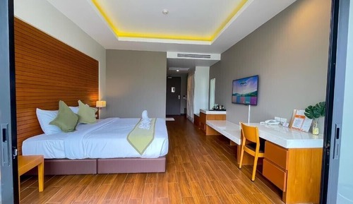 Deluxe King Bed (No Bathtub)
