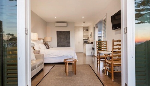 Dolphin Suite
