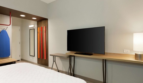 Room, 1 King Bed, Accessible (Hearing)