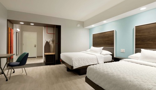 Room, 2 Queen Beds, Accessible, Bathtub