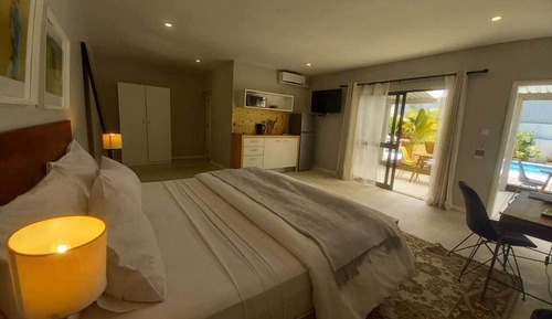 Studio Suite, Pool View