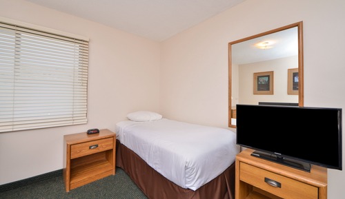 Deluxe Cabin, 3 Bedrooms, Kitchen, Partial Lake View