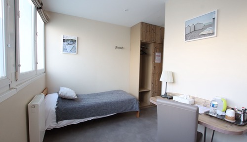 Standard Triple Room, Ensuite, Courtyard View