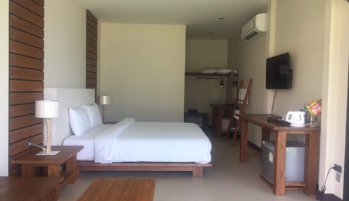 Grand Deluxe Room with Side Sea View