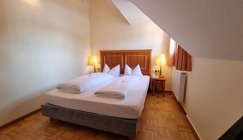 small double room with lake view, annex