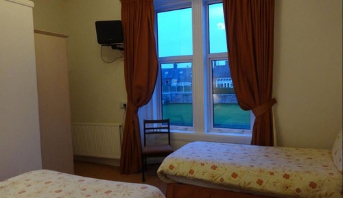 Family Room (2 Adults 1 Child)