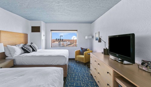 Room, 2 Queen Beds, Non Smoking, Pool View