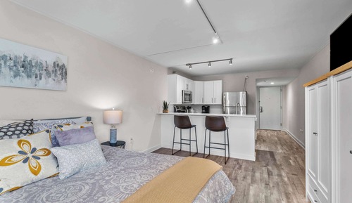 Suite, 1 Queen Bed, Non Smoking, Pool View