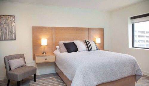 Deluxe Suite, 1 Queen Bed with Sofa bed, Non Smoking, Pool View