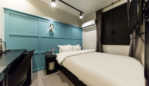 Standard Room (Check-In 9PM on Saturdays,Sundays,Public Holidays)