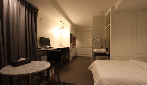 Royal Suite (Check-In 9PM on Saturdays,Sundays,Public Holidays)