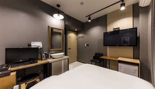 Deluxe Room (Check-In 9PM on Saturdays,Sundays,Public Holidays)