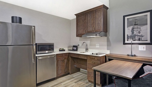 Suite, 1 King Bed, Accessible (Roll-In Shower)
