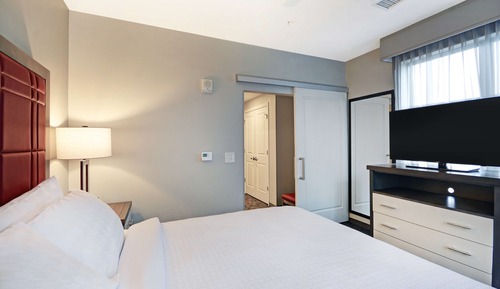 Suite, 1 Queen Bed, Accessible (Hearing)