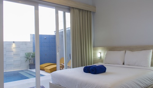 Deluxe Room, Pool View