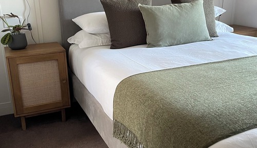Double Room (Room6)