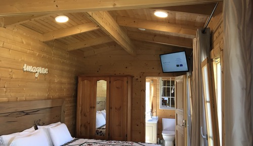 Deluxe Studio, 1 King Bed, Accessible, Garden View
