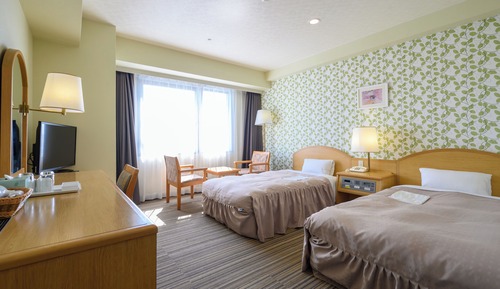 Twin Room, Smoking