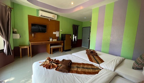 Deluxe Cottage with Twin Beds and Garden View