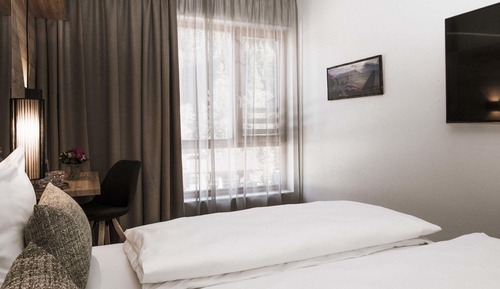 Basic Double Room, 1 King Bed, Private Bathroom