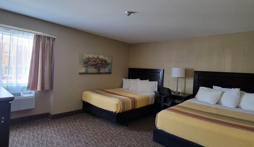 Double Room, 2 Queen Beds, Ground Floor