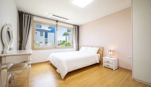 99sqm, Type A, 1st Floor (base occupancy 3, pay onsite 20000 KRW per extra person)