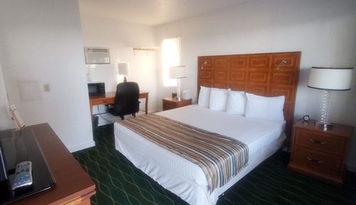 Premium Room, 1 King Bed, Accessible, Refrigerator & Microwave