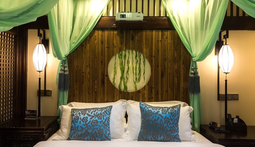 Double Room, Bathtub