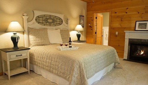 Deluxe Room, 1 King Bed, Jetted Tub, Garden View
