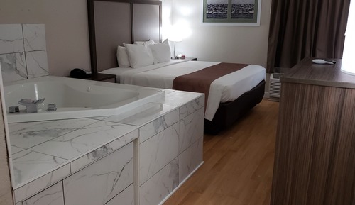 Room, 1 King Bed, Non Smoking, Jetted Tub (Upgrade)