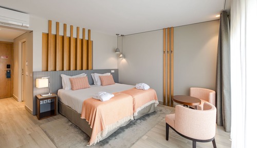 Twin Room, Lake View