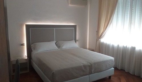 Superior Double or Twin Room (Reims)