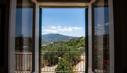 Classic Triple Room, Balcony, Mountain View