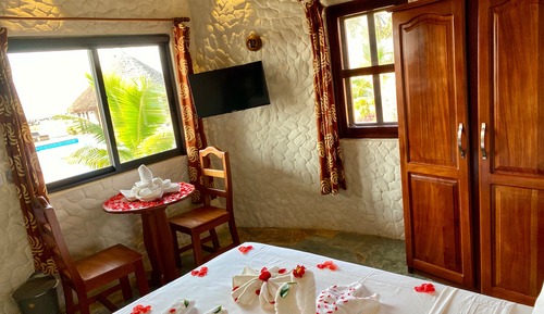 Junior Chalet, 1 Queen Bed, Garden View, Garden Area (Air Conditioned)