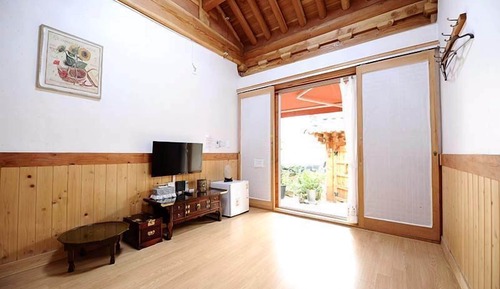 Traditional Room (Chil-Seok)
