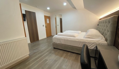 Economy Room, 1 King Bed, Non Smoking