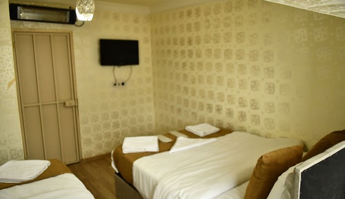 Classic Quadruple Room, Garden View