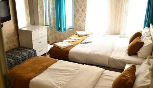 Classic Triple Room, City View