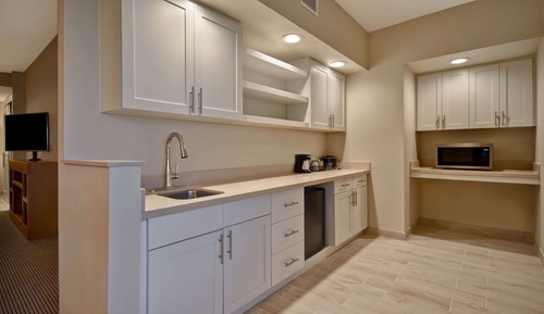 Suite, 1 King Bed with Sofa bed, Accessible, Bathtub