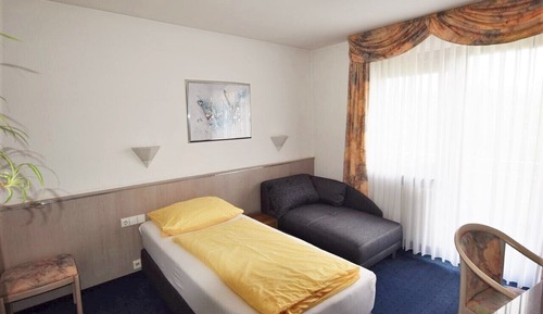 Single Room (205)